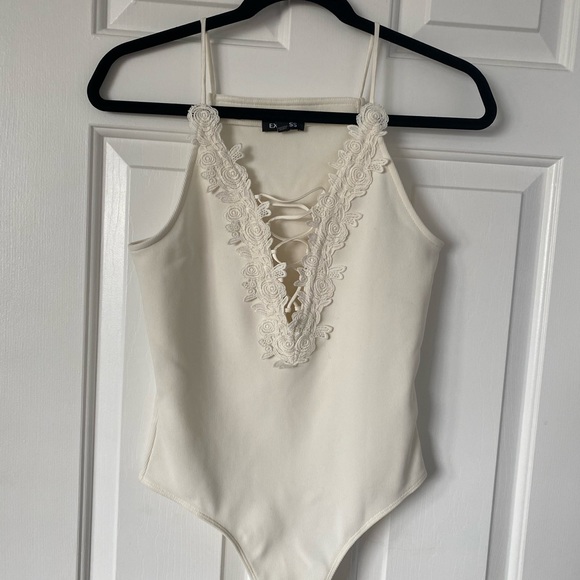 Express | white bodysuit | lace up front | floral appliqué - Picture 7 of 8